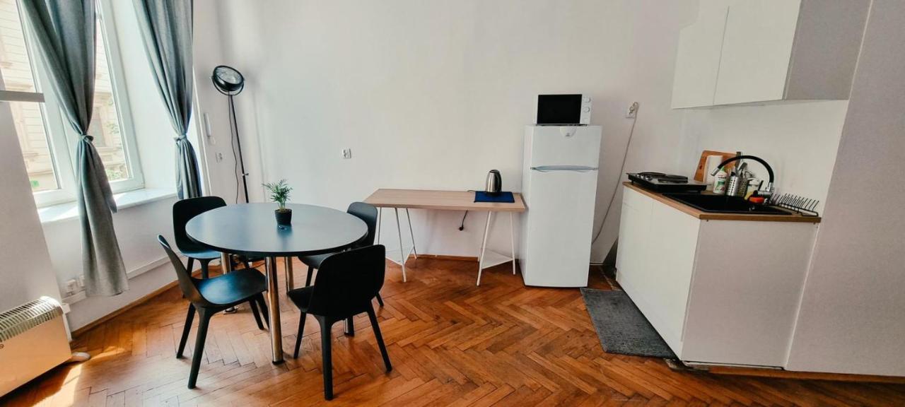 Batorego Apartment Krakau Buitenkant foto