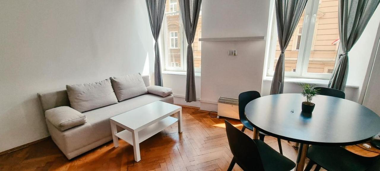 Batorego Apartment Krakau Buitenkant foto